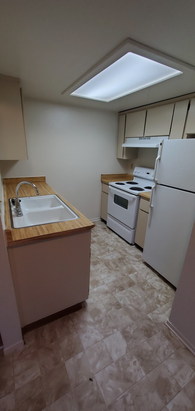 Building Photo - Townhomes at 201