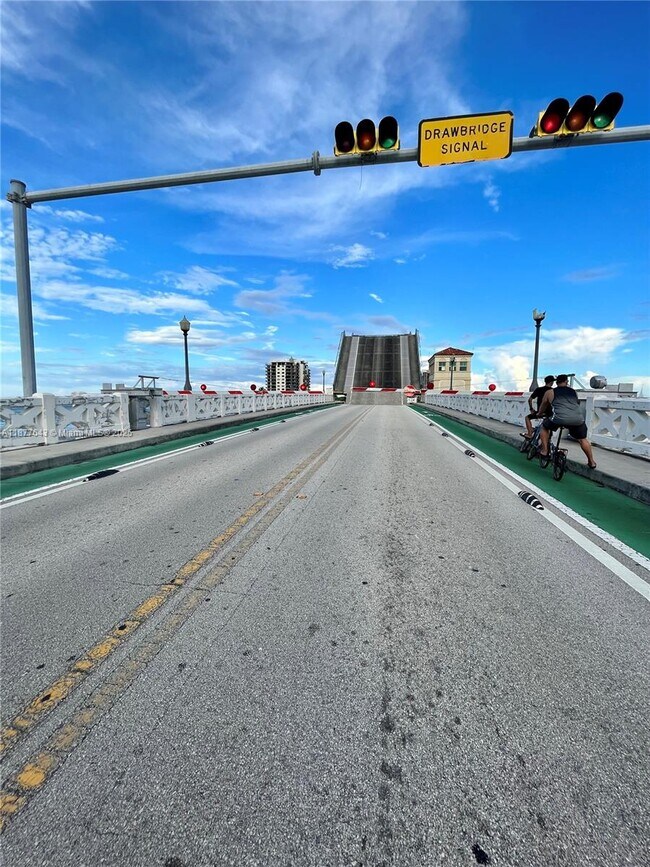 Foto del edificio - 555 NE 15th St