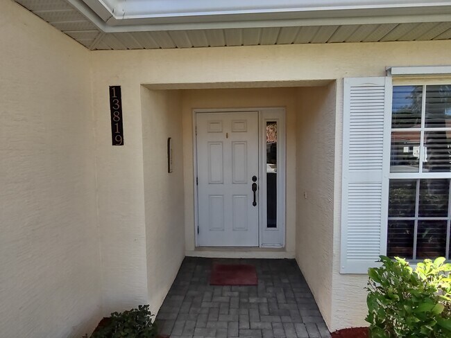 Entry - 13819 Lily Pad Cir
