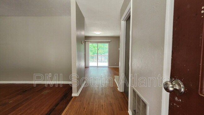 Building Photo - 7656 Cloverdale Ln