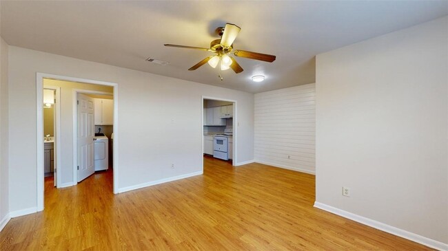 Building Photo - 2803 Longmire Dr