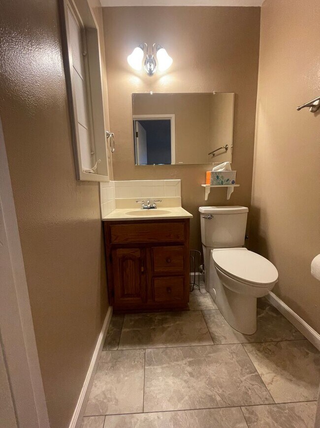 Building Photo - 3124 Cuervo Dr NE