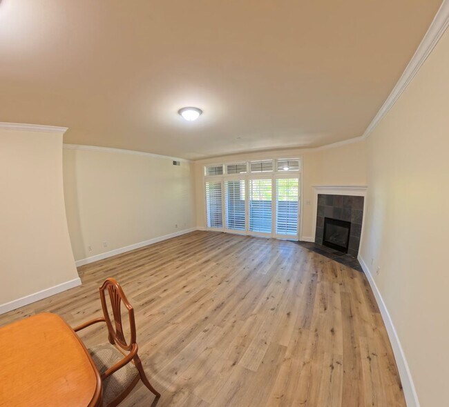 Building Photo - Riverwoods 2 Bedroom Condo