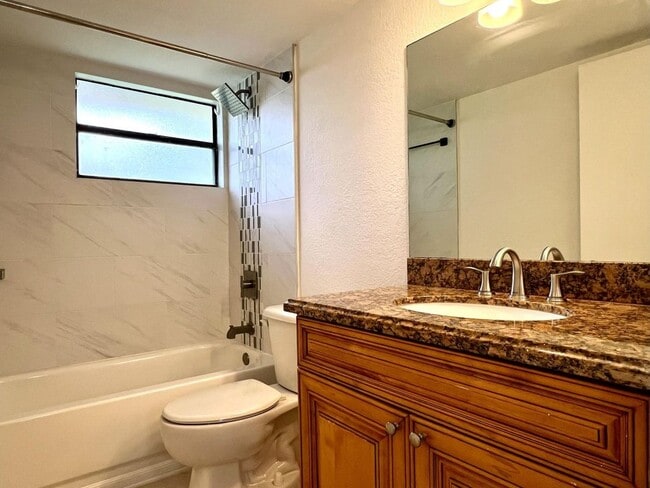 Foto del edificio - 1581 Balfour Point Dr