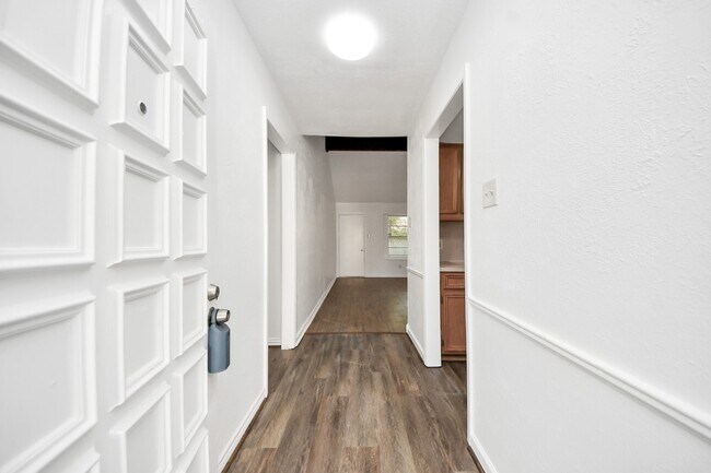 Foto del edificio - 5306 Mossgrey Ln