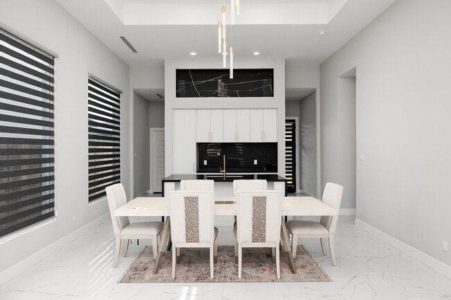 Building Photo - 5509 Columbia Ave