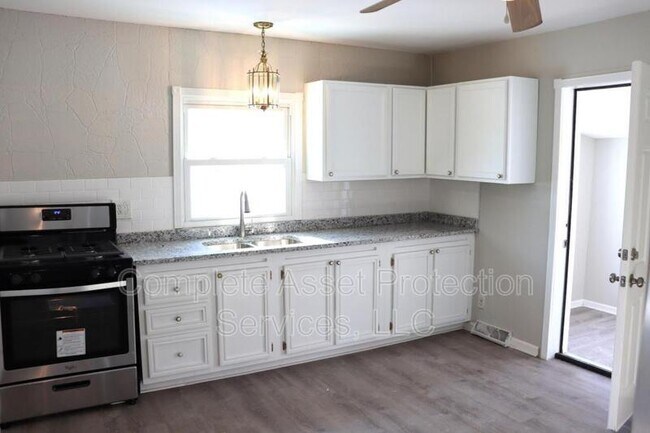Building Photo - 386 Litchfield Rd