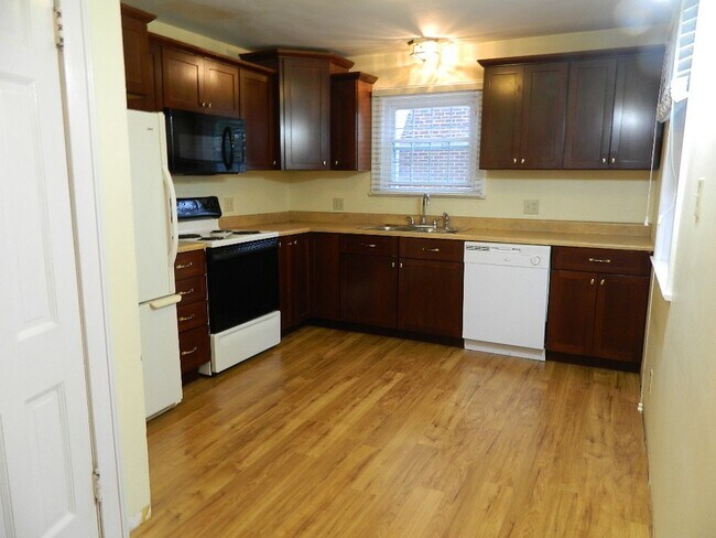 Building Photo - 1117 Chelsea Ave