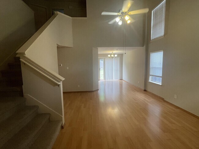Building Photo - 9236 Vigen Cir