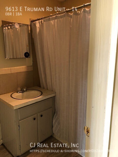 Foto del edificio - 9613 E Truman Rd