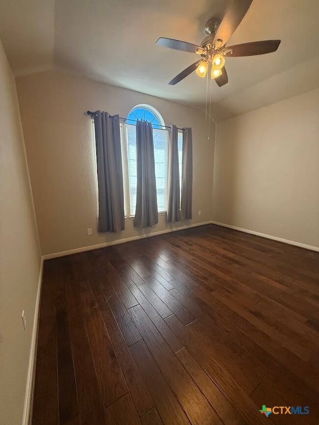 Building Photo - 270 Delanoy Dr