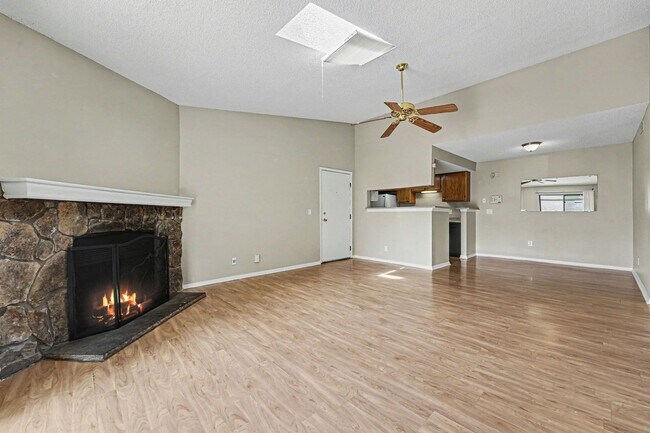 Foto del edificio - 902 S Walden St