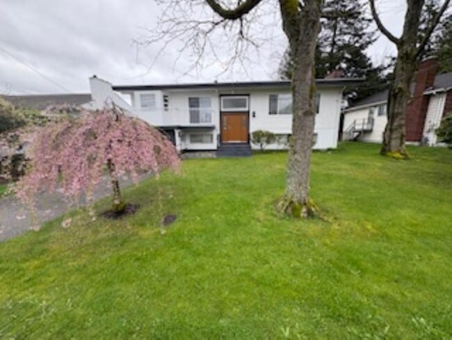 Building Photo - 15568 Thrift Ave