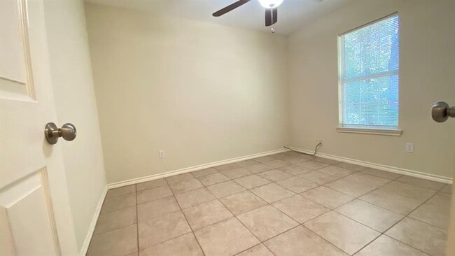 Building Photo - 10521 Tanyard Rd