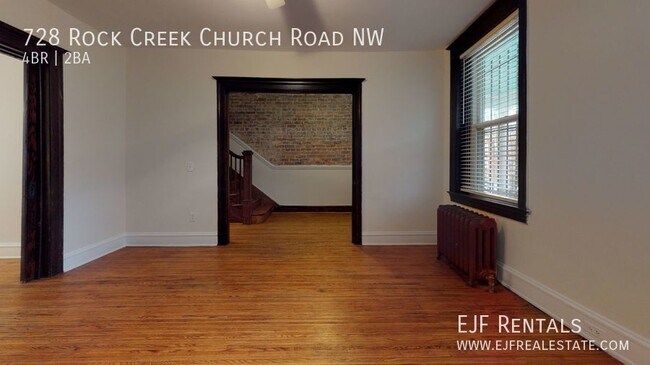 Foto del edificio - 728 Rock Creek Church Rd NW