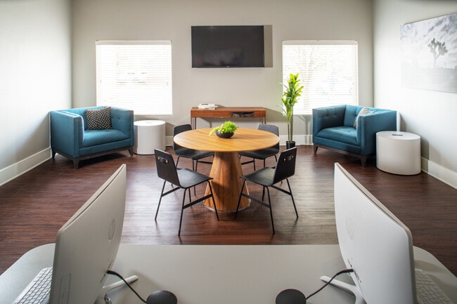 Foto del edificio - River Park by Broadmoor