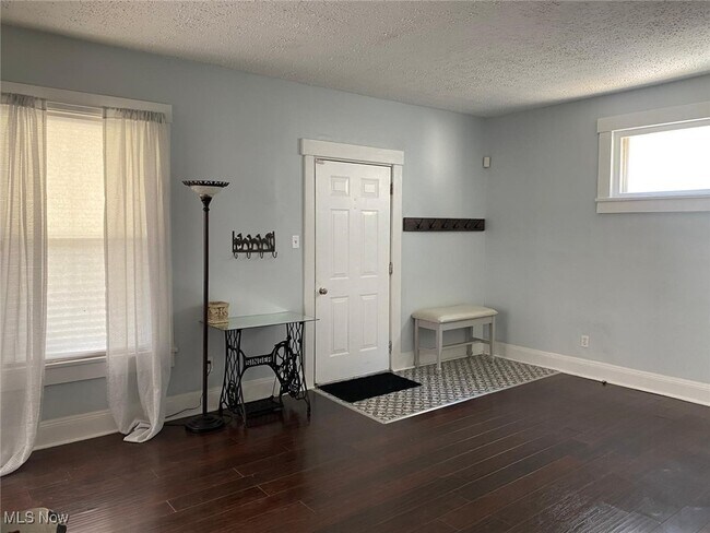 Foto del edificio - 11335 Knowlton Ave