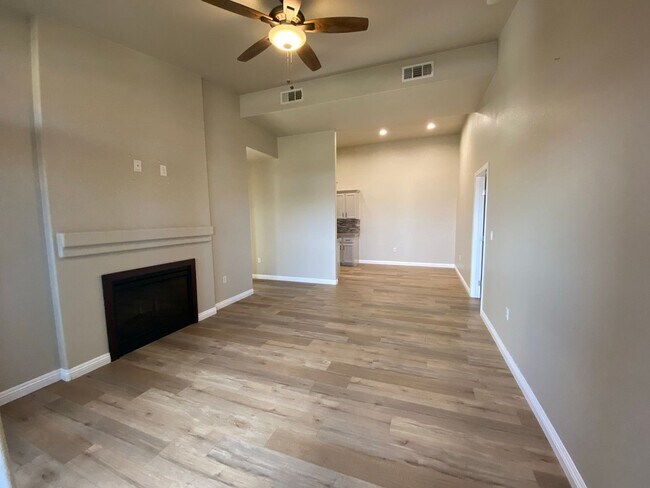 Foto del edificio - Modern Condo in Gated Community! Coming So...