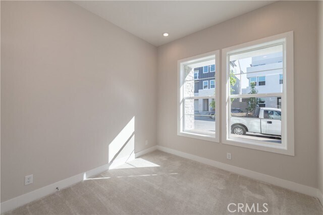 Building Photo - 300 Burwood