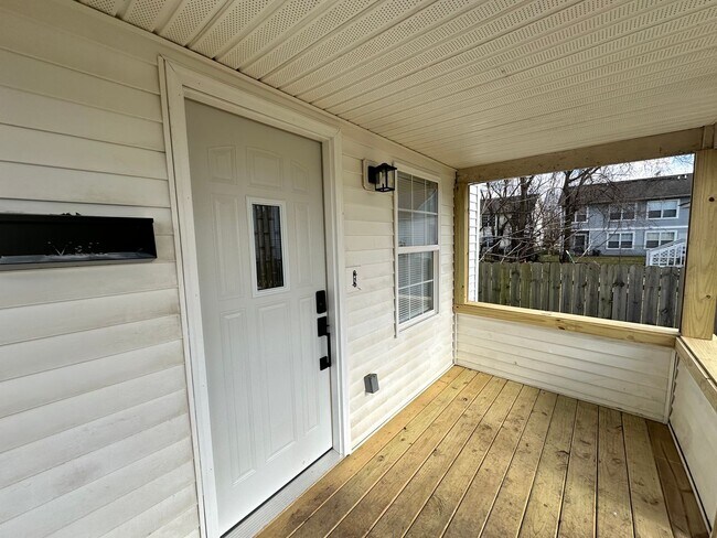 Foto del edificio - 215 E North - 4 Bedroom/1 Bathroom Home Do...