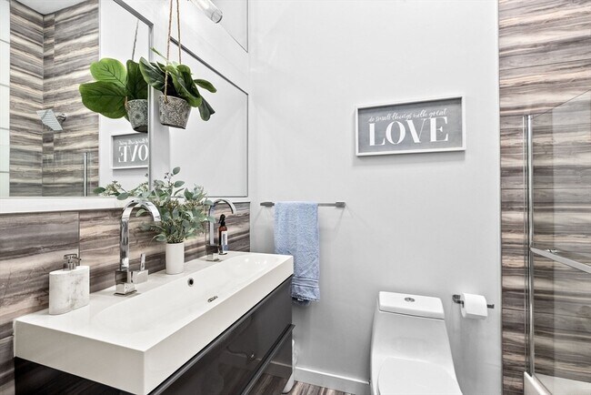 Building Photo - 108-110-110 Trenton St