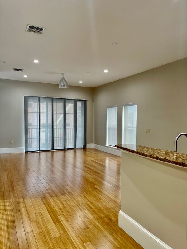 Foto del edificio - 3744 Avalon Park E Blvd