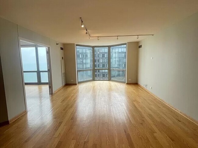 Foto del edificio - 195 N Harbor Dr