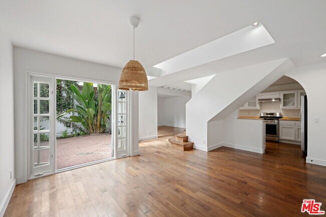 Foto del edificio - 29221 Heathercliff Rd