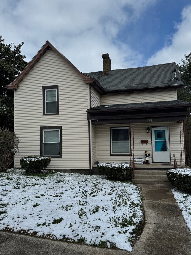 Building Photo - 441 Oak St