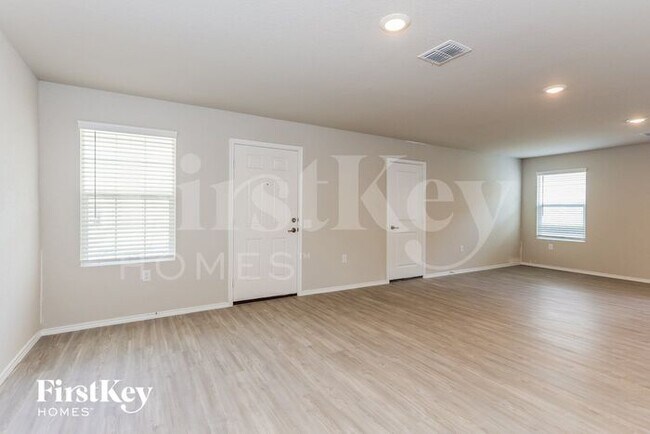Foto del edificio - 4546 Meadowland Pl