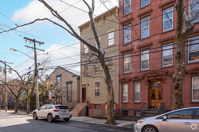 Building Photo - 245 5th St