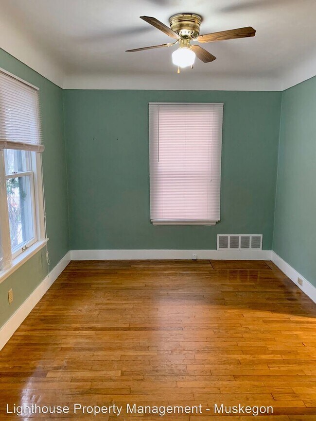 Building Photo - 2 br, 1.5 bath House - 996 W Forest Ave