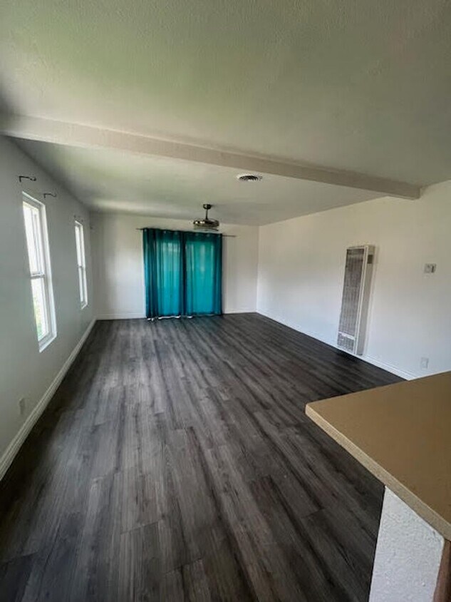 Primary Photo - Pet Friendly 4 Bedroom Home