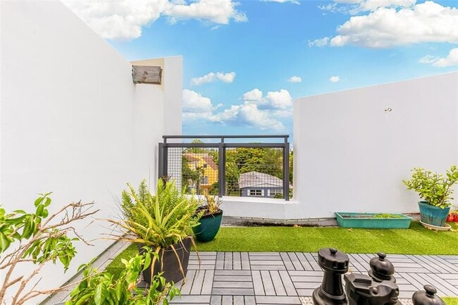 Foto del edificio - 721 SE 12th Ct