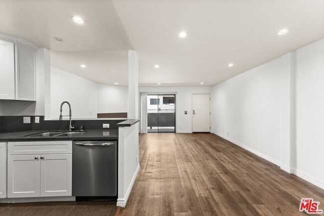 Building Photo - 6212 Fulton Ave