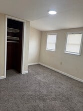 Building Photo - 450 S 18th St