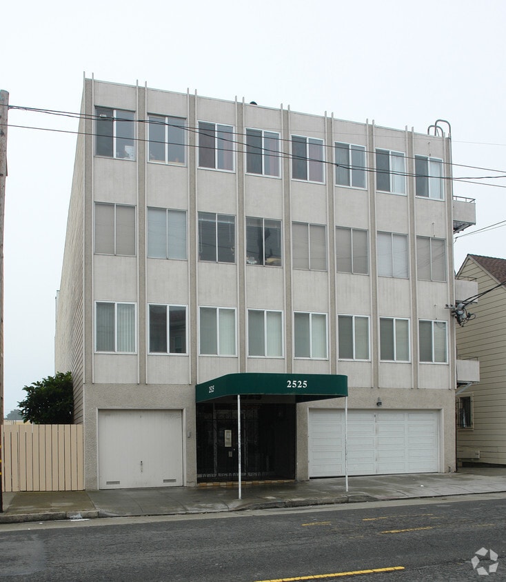 Building Photo - 2525 Balboa St