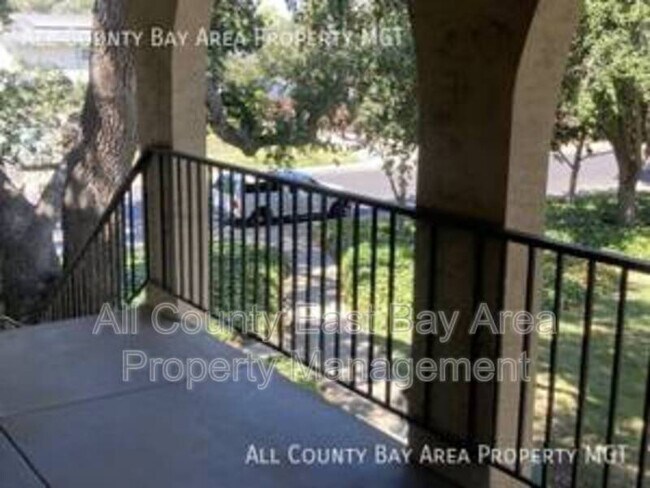 Building Photo - 1741 Catalina Ct