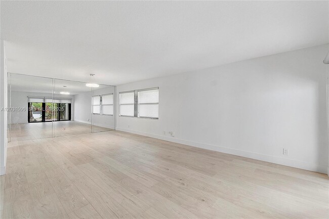 Building Photo - 398 Fern Dr
