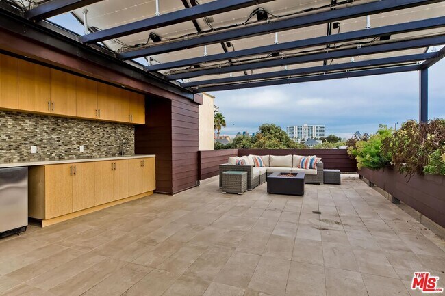 Foto del edificio - 141 Hollister Ave