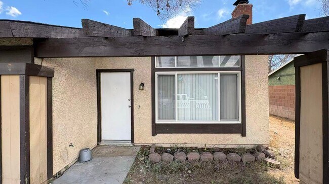 Building Photo - Cozy Home