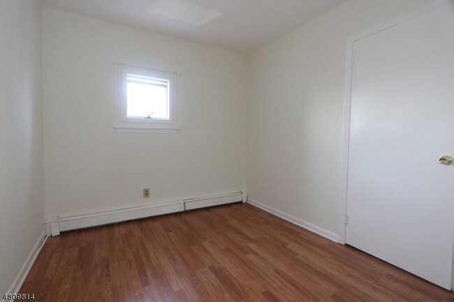 Building Photo - 326 S Main St