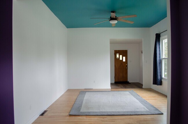 Living Room - 512 Perry St