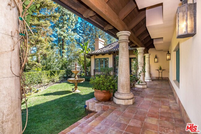 Building Photo - 15960 Valley Meadow Pl