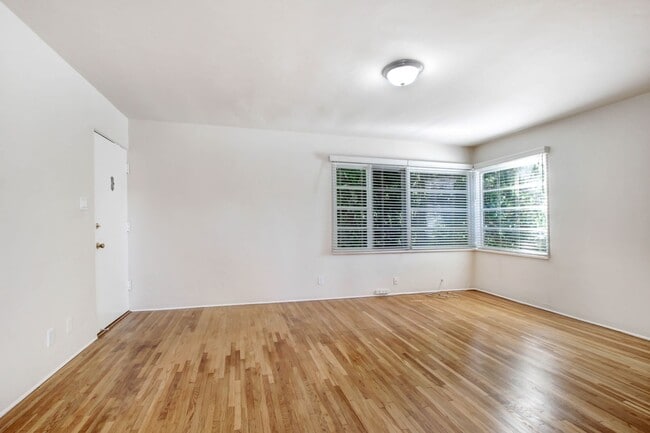 Building Photo - 2202-2206 20th St in Santa Monica!  Near Ocean Park Blvd.