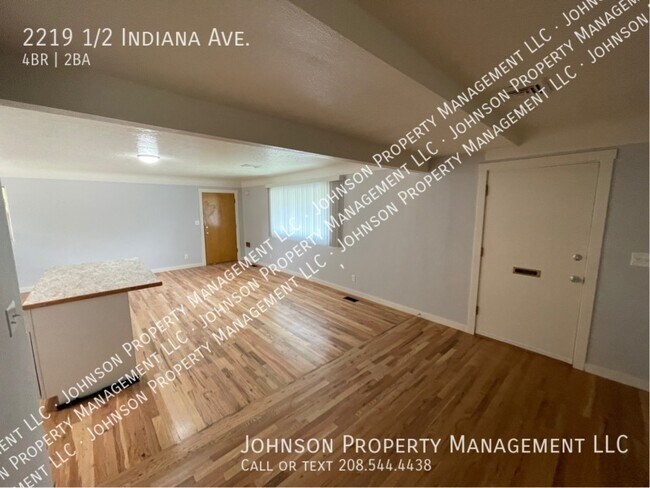 Foto del edificio - 2219 1/2 Indiana Ave.-