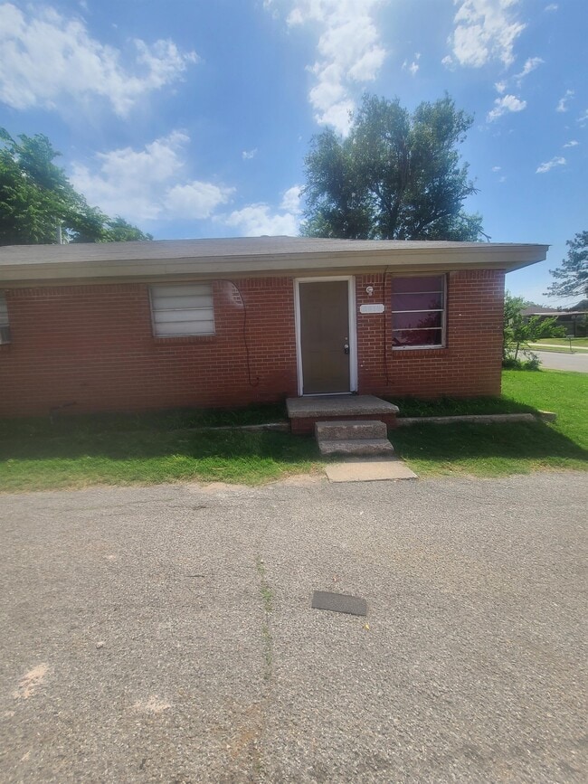 Photo - 2813 33RD12 PLEX House