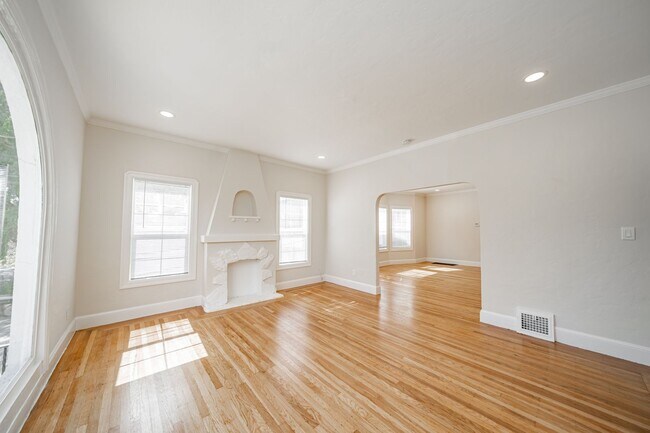 Building Photo - 620-624 51st St