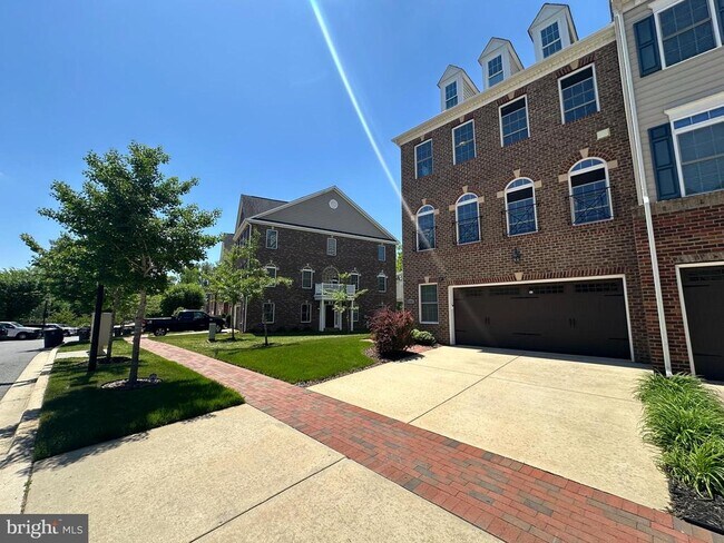 Foto del edificio - 15701 Tibberton Terrace