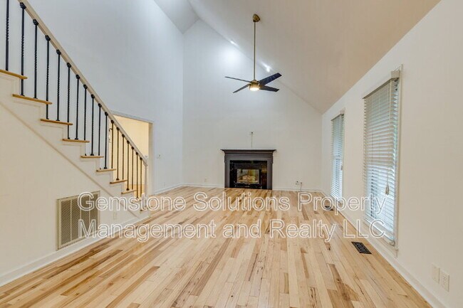 Foto del edificio - 221 Adams Ct
